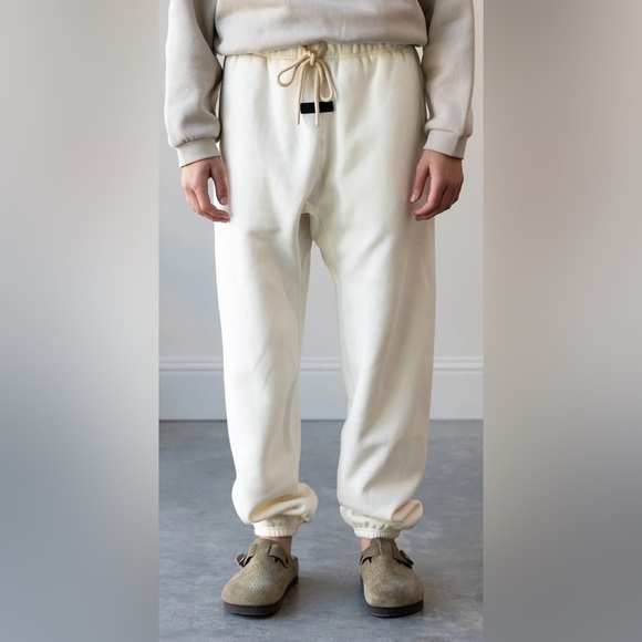 ESSENTIAL SWEATPANTS - CLOUD DANCER Size XXL NWOT never worn